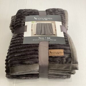 Koolaburra By Ugg Throw Blanket 50” x 70” Grey Ribbed